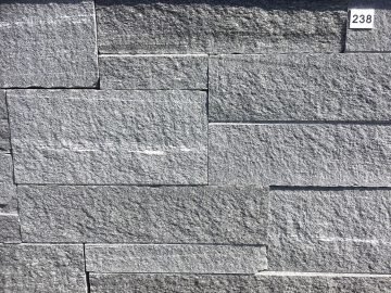 Mauersteine und Abdeckplatten